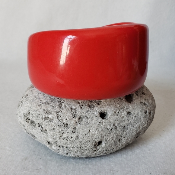 Vintage Cherry Red Wave Bangle and Earrings Set - Picture 8 of 16